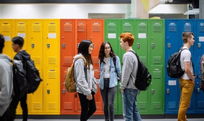 Rodzaje szafek szkolnych dla uczni&oacute;w - poznaj je i wybierz idealne do swojej szkoły